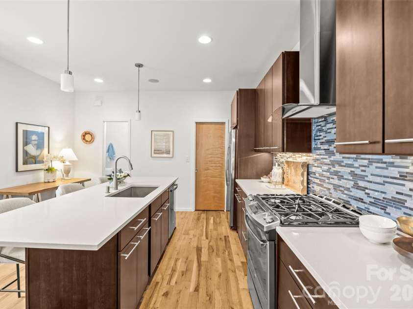 918 Greenleaf Avenue, Charlotte, NC 28202.  MLS# CAR4382252, YatesRealty ID 22191. 