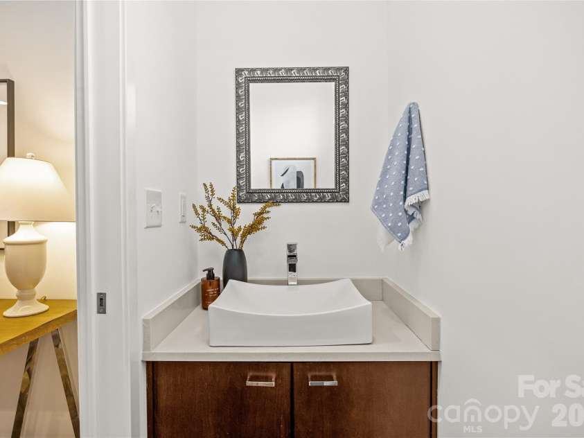 918 Greenleaf Avenue, Charlotte, NC 28202.  MLS# CAR4382252, YatesRealty ID 22191. 