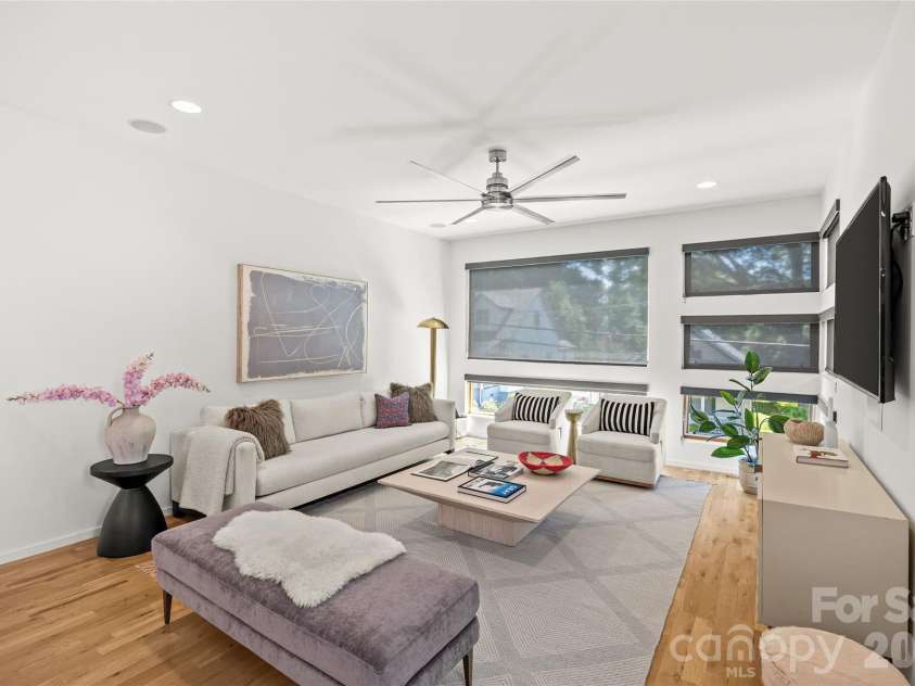 918 Greenleaf Avenue, Charlotte, NC 28202.  MLS# CAR4382252, YatesRealty ID 22191. 
