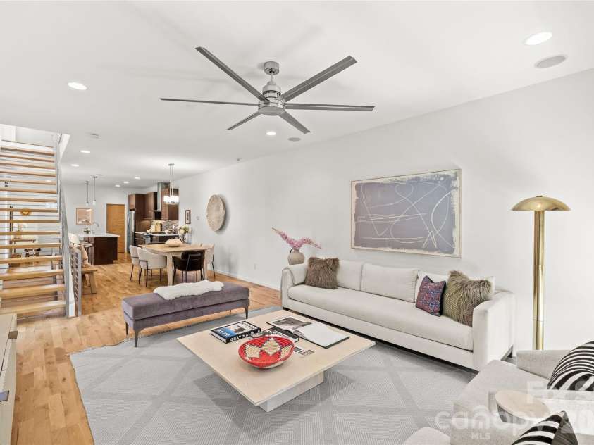 918 Greenleaf Avenue, Charlotte, NC 28202.  MLS# CAR4382252, YatesRealty ID 22191. 