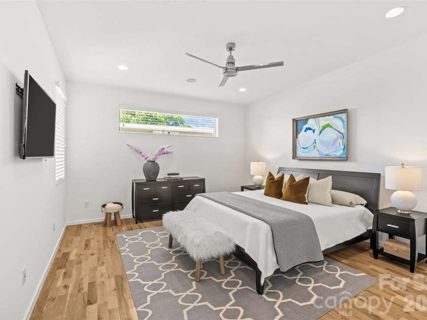 918 Greenleaf Avenue, Charlotte, NC 28202.  MLS# CAR4382252, YatesRealty ID 22191. 