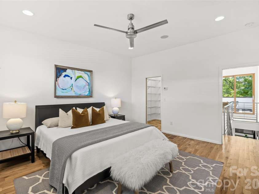 918 Greenleaf Avenue, Charlotte, NC 28202.  MLS# CAR4382252, YatesRealty ID 22191. 