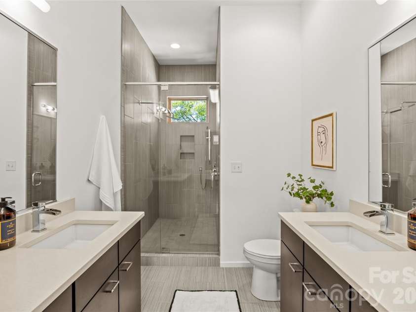918 Greenleaf Avenue, Charlotte, NC 28202.  MLS# CAR4382252, YatesRealty ID 22191. 