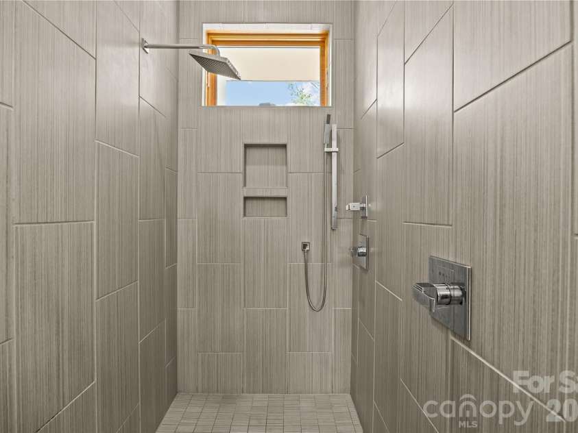 918 Greenleaf Avenue, Charlotte, NC 28202.  MLS# CAR4382252, YatesRealty ID 22191. 
