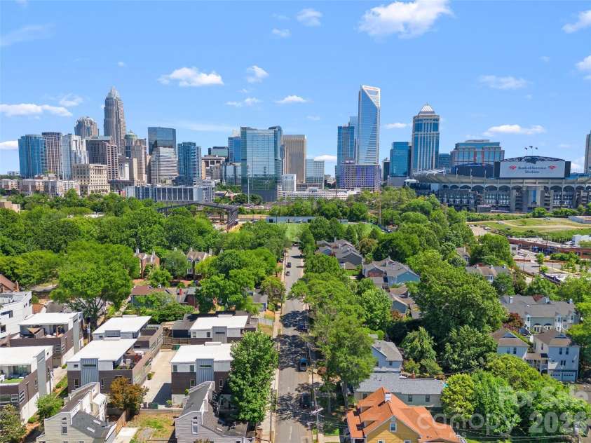 918 Greenleaf Avenue, Charlotte, NC 28202.  MLS# CAR4382252, YatesRealty ID 22191. 