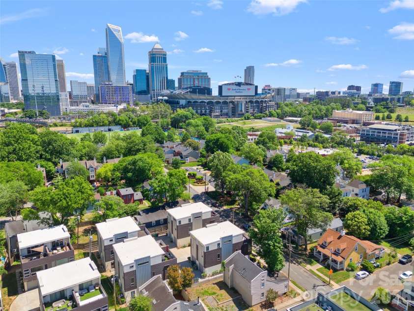 918 Greenleaf Avenue, Charlotte, NC 28202.  MLS# CAR4382252, YatesRealty ID 22191. 
