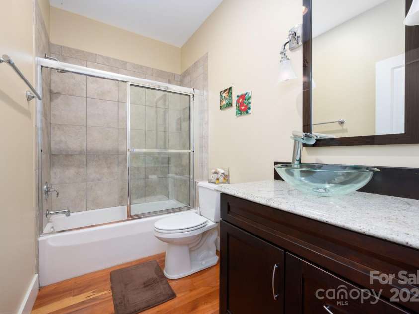 130 Black Oak Drive, Asheville, NC 28804.  MLS# CAR4186383, YatesRealty ID 22192. Main-Level Guest Bathroom