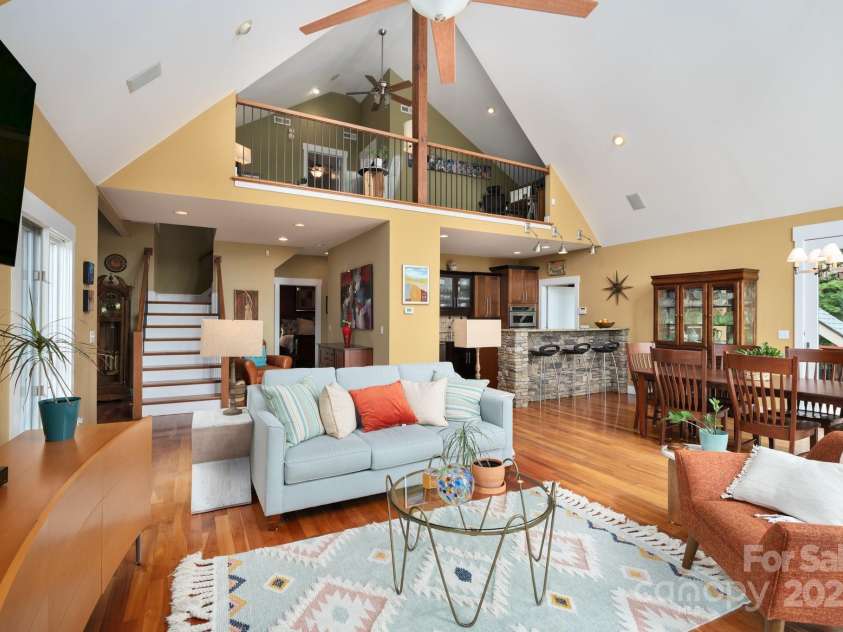 130 Black Oak Drive, Asheville, NC 28804.  MLS# CAR4186383, YatesRealty ID 22192. Open Floor Plan with Loft