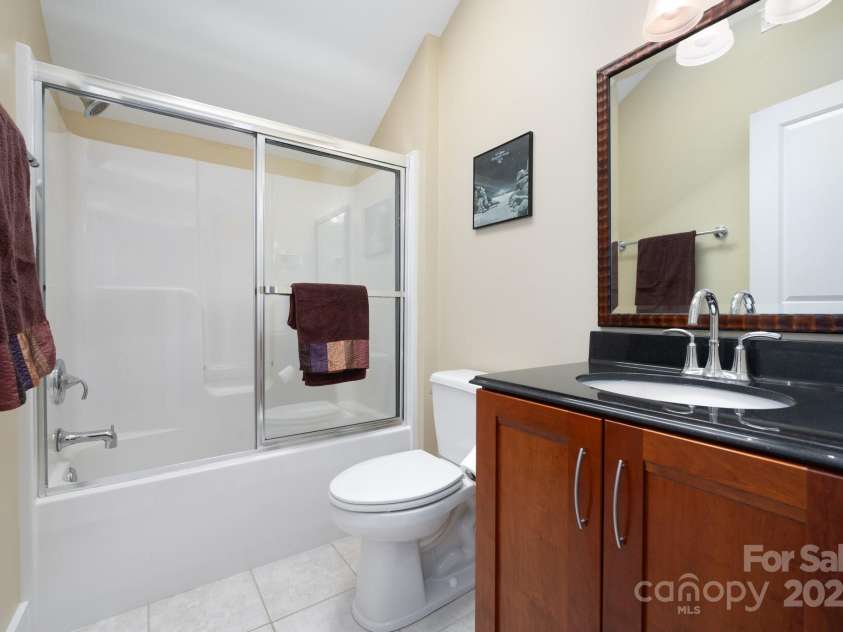 130 Black Oak Drive, Asheville, NC 28804.  MLS# CAR4186383, YatesRealty ID 22192. Upper-Level Bathroom