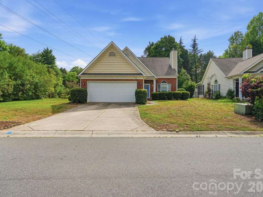 6914 Weirton Place, Charlotte, NC 28226.  MLS# CAR4379626, YatesRealty ID 22192. 