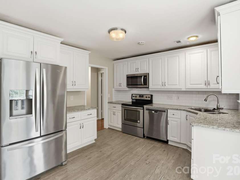 6914 Weirton Place, Charlotte, NC 28226.  MLS# CAR4379626, YatesRealty ID 22192. 