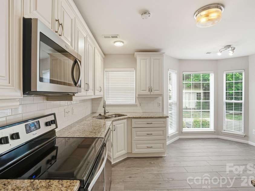 6914 Weirton Place, Charlotte, NC 28226.  MLS# CAR4379626, YatesRealty ID 22192. 