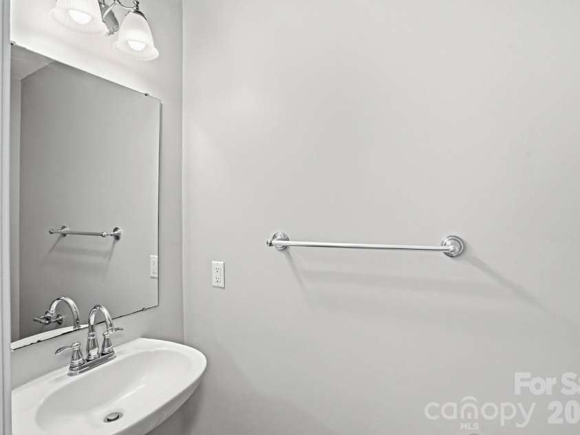 6914 Weirton Place, Charlotte, NC 28226.  MLS# CAR4379626, YatesRealty ID 22192. 