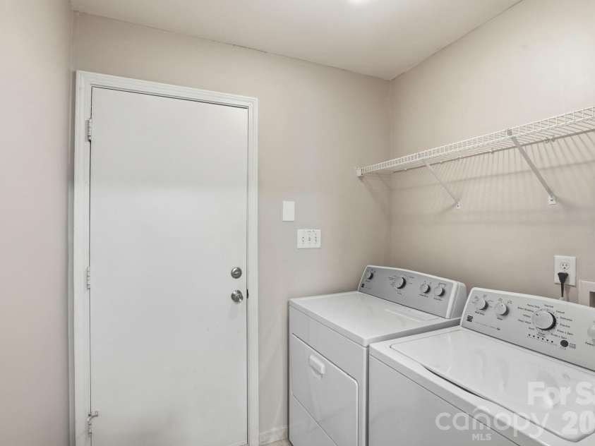 6914 Weirton Place, Charlotte, NC 28226.  MLS# CAR4379626, YatesRealty ID 22192. 