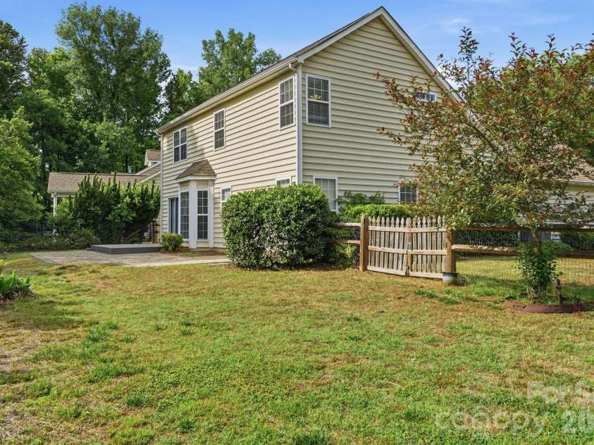 6914 Weirton Place, Charlotte, NC 28226.  MLS# CAR4379626, YatesRealty ID 22192. 