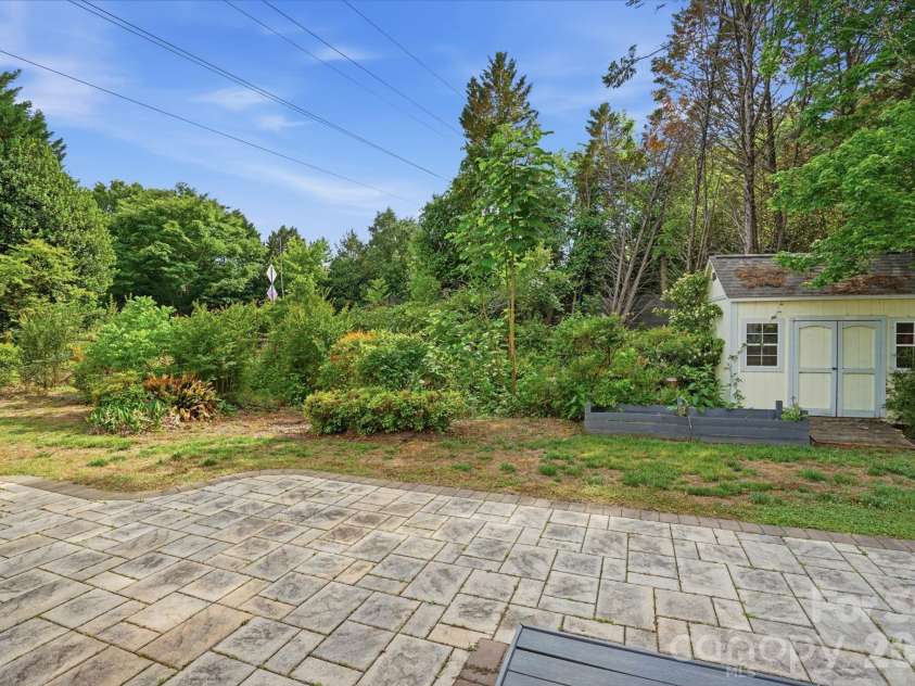 6914 Weirton Place, Charlotte, NC 28226.  MLS# CAR4379626, YatesRealty ID 22192. 
