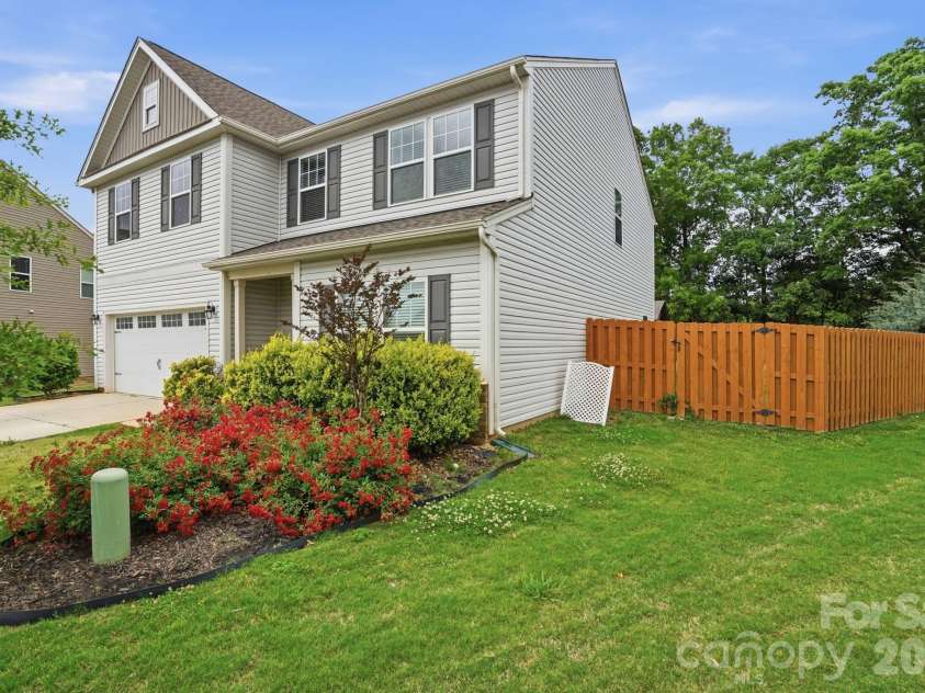1006 Brooksland Place, Waxhaw, NC 28173.  MLS# CAR4379627, YatesRealty ID 22193. 