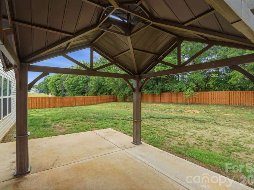 1006 Brooksland Place, Waxhaw, NC 28173.  MLS# CAR4379627, YatesRealty ID 22193. 