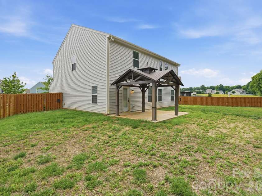 1006 Brooksland Place, Waxhaw, NC 28173.  MLS# CAR4379627, YatesRealty ID 22193. 