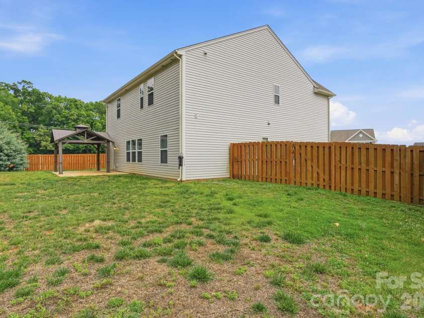 1006 Brooksland Place, Waxhaw, NC 28173.  MLS# CAR4379627, YatesRealty ID 22193. 