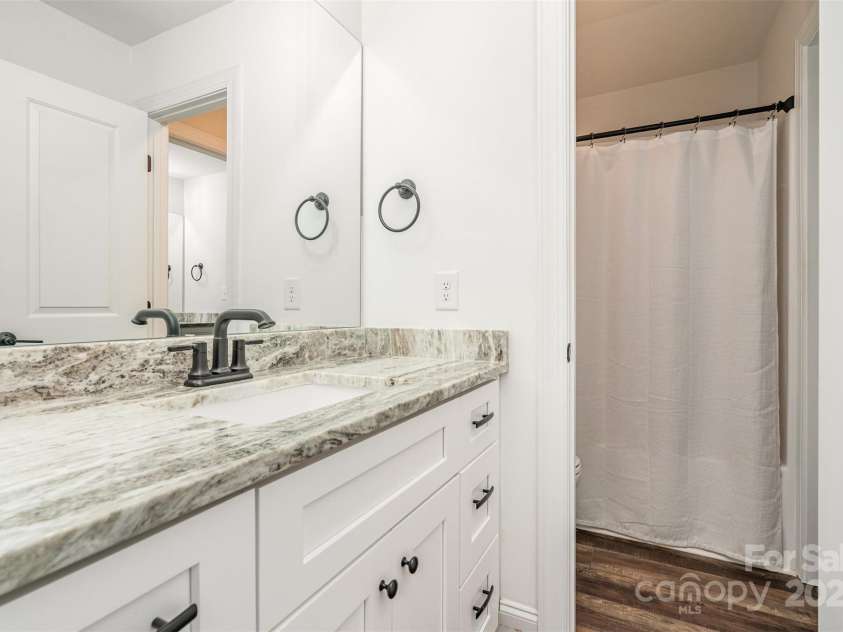 3011 Waxhaw Crossing Drive, Waxhaw, NC 28173.  MLS# CAR4315709, YatesRealty ID 22193. Bathroom 3