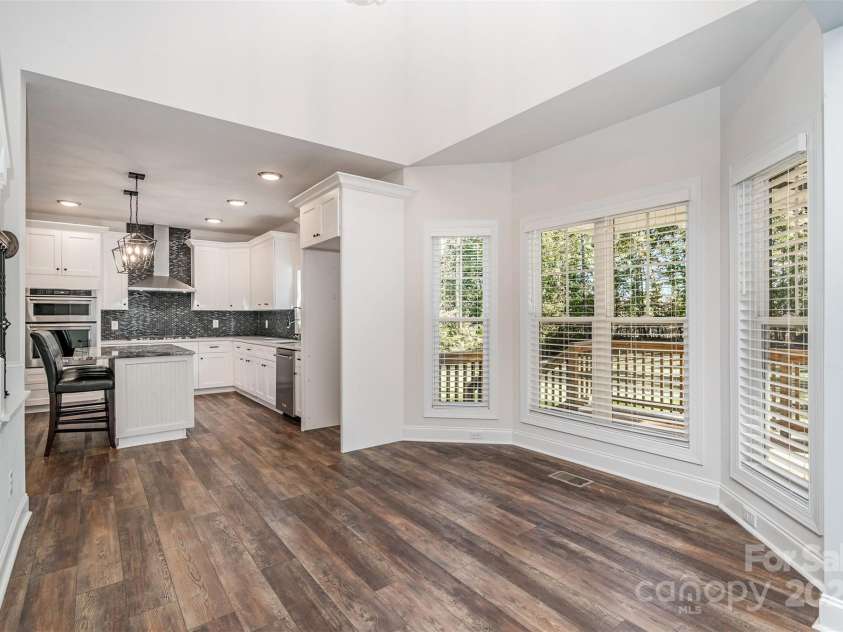 3011 Waxhaw Crossing Drive, Waxhaw, NC 28173.  MLS# CAR4315709, YatesRealty ID 22193. Breakfast nook into Kitchen