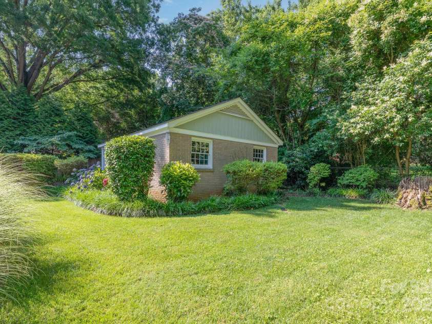 4200 Tyndale Avenue, Charlotte, NC 28210.  MLS# CAR4268120, YatesRealty ID 22194. 