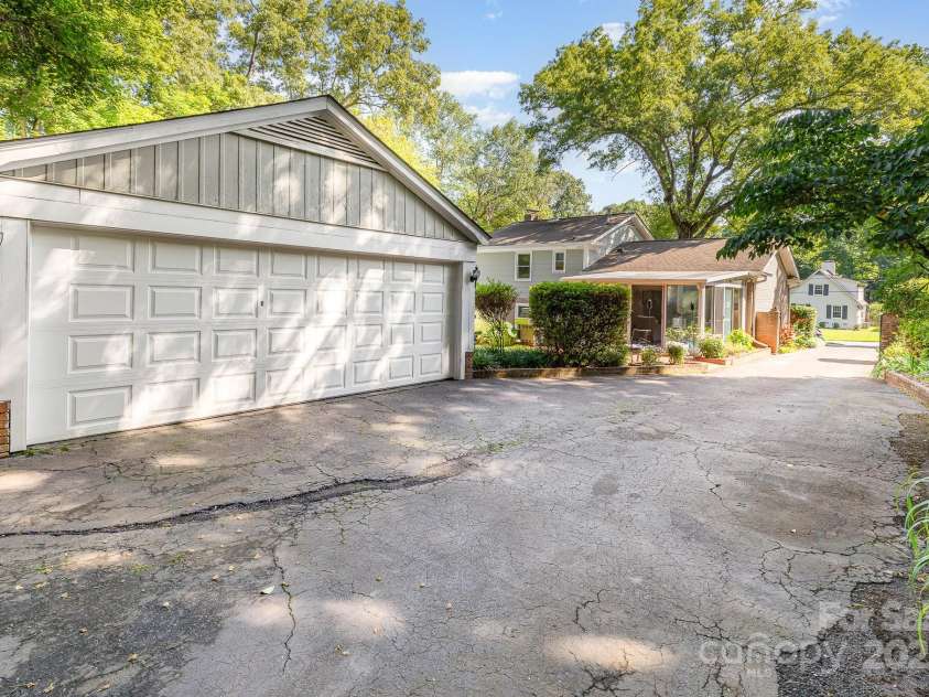 4200 Tyndale Avenue, Charlotte, NC 28210.  MLS# CAR4268120, YatesRealty ID 22194. 