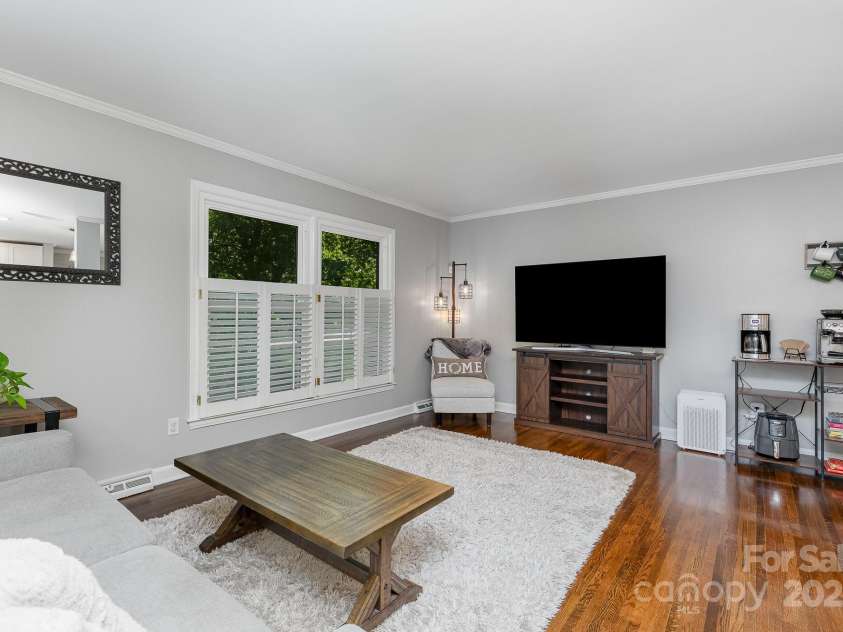 4200 Tyndale Avenue, Charlotte, NC 28210.  MLS# CAR4268120, YatesRealty ID 22194. Den