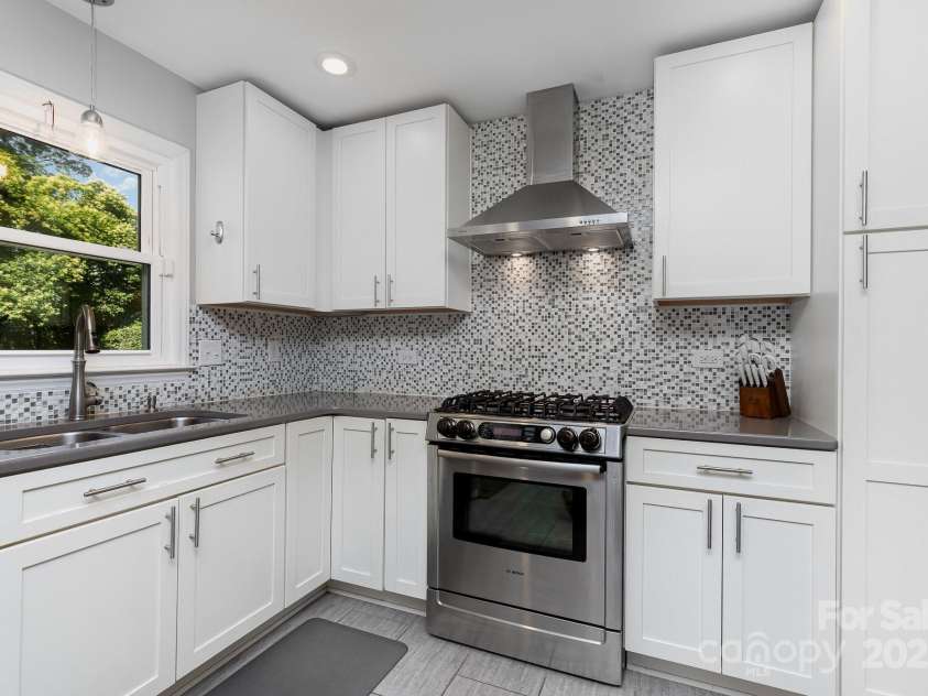 4200 Tyndale Avenue, Charlotte, NC 28210.  MLS# CAR4268120, YatesRealty ID 22194. Kitchen