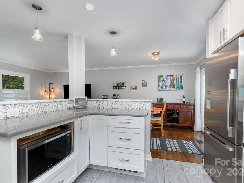 4200 Tyndale Avenue, Charlotte, NC 28210.  MLS# CAR4268120, YatesRealty ID 22194. Kitchen