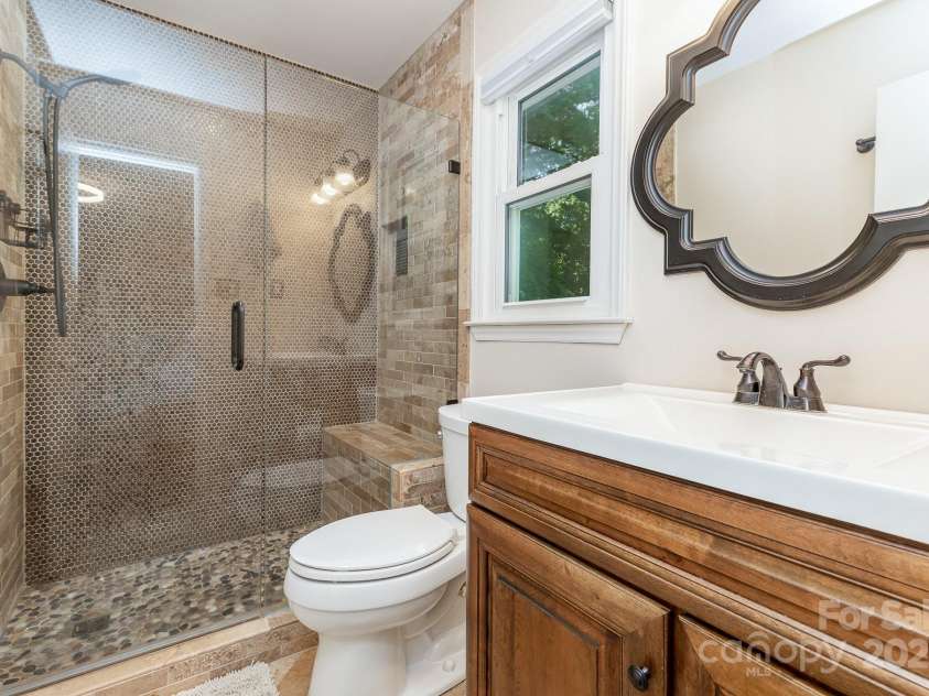 4200 Tyndale Avenue, Charlotte, NC 28210.  MLS# CAR4268120, YatesRealty ID 22194. Primary bathroom