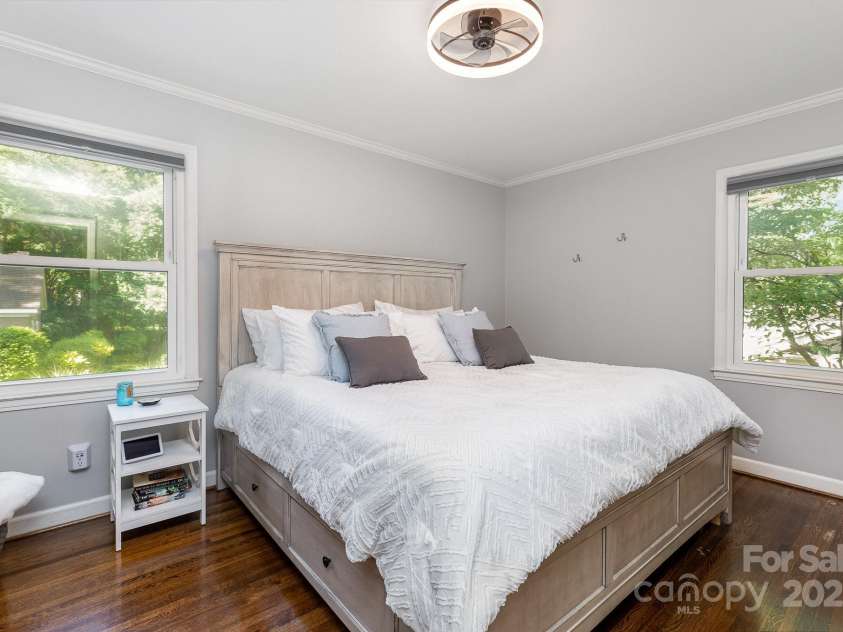 4200 Tyndale Avenue, Charlotte, NC 28210.  MLS# CAR4268120, YatesRealty ID 22194. Primary bedroom