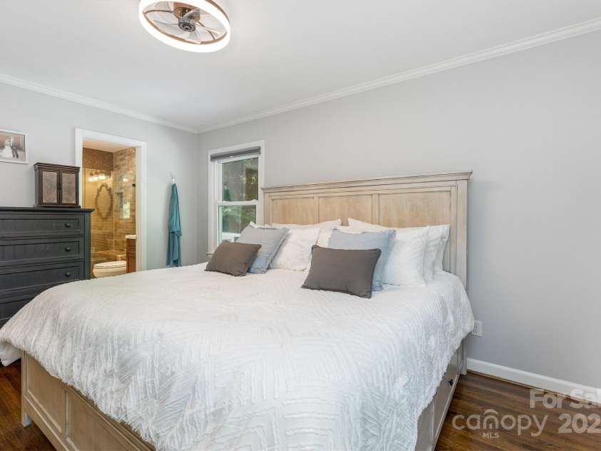 4200 Tyndale Avenue, Charlotte, NC 28210.  MLS# CAR4268120, YatesRealty ID 22194. Primary bedroom