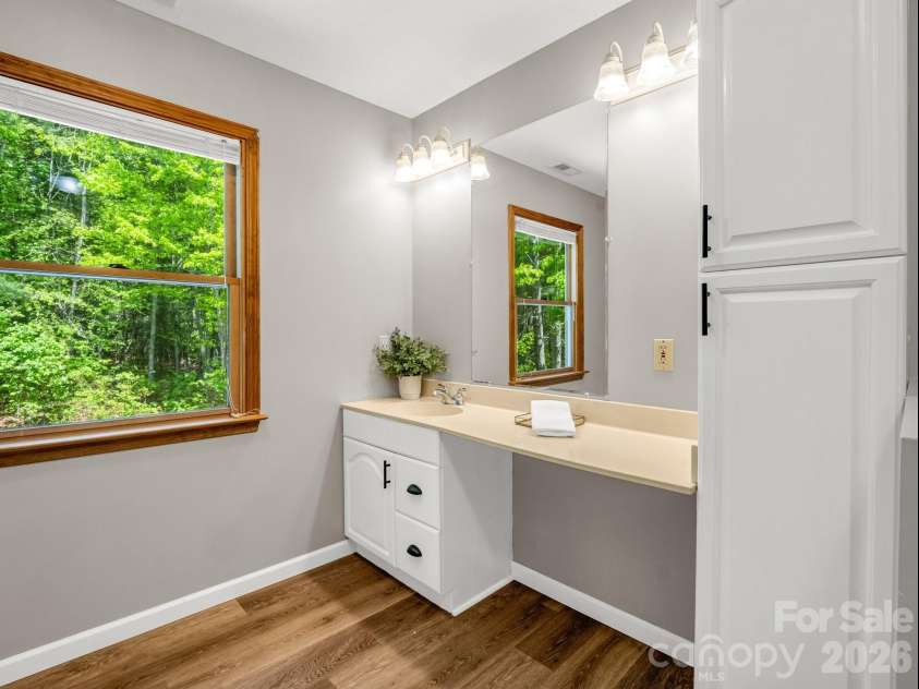 2304 Mountain Page Road, Saluda, NC 28773.  MLS# CAR4366725, YatesRealty ID 22195. Upper Level Primary FULL BATH