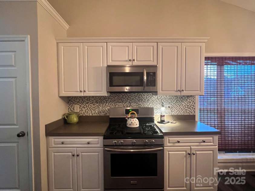 1344 Moonshadow Lane, Shelby, NC 28150.  MLS# CAR4274904, YatesRealty ID 22196. Kitchen Stove, Cabinetry, Microwave and Pantry