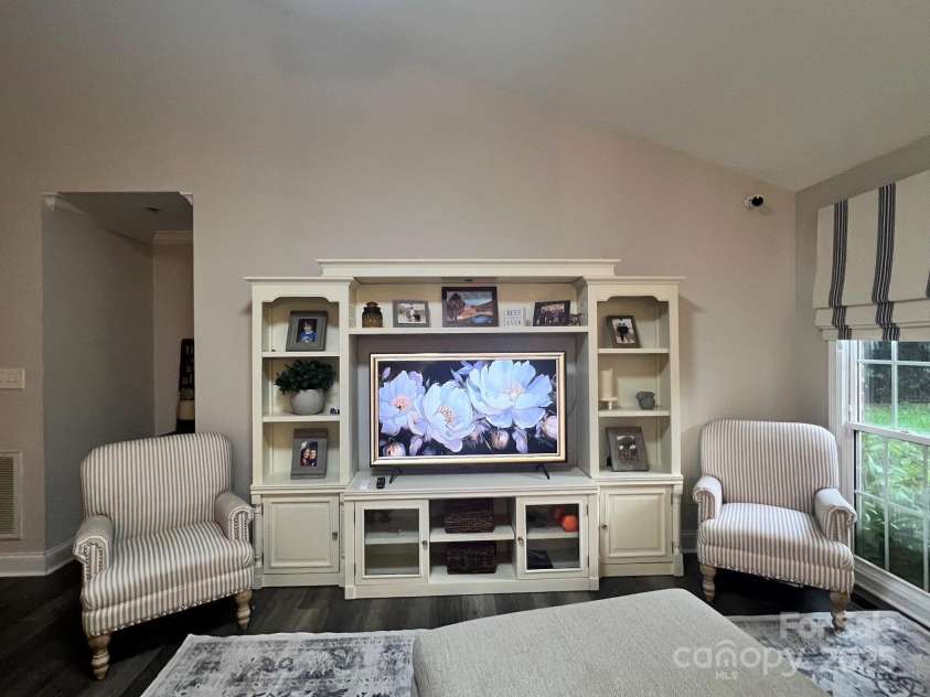 1344 Moonshadow Lane, Shelby, NC 28150.  MLS# CAR4274904, YatesRealty ID 22196. Living Room