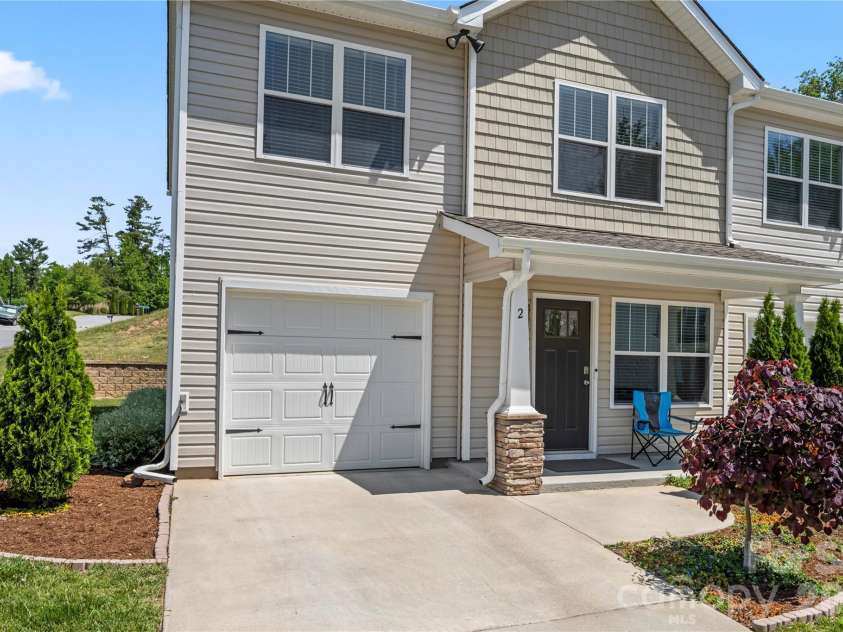 2 Chambers Garden Drive, Arden, NC 28704.  MLS# CAR4381630, YatesRealty ID 22196. 