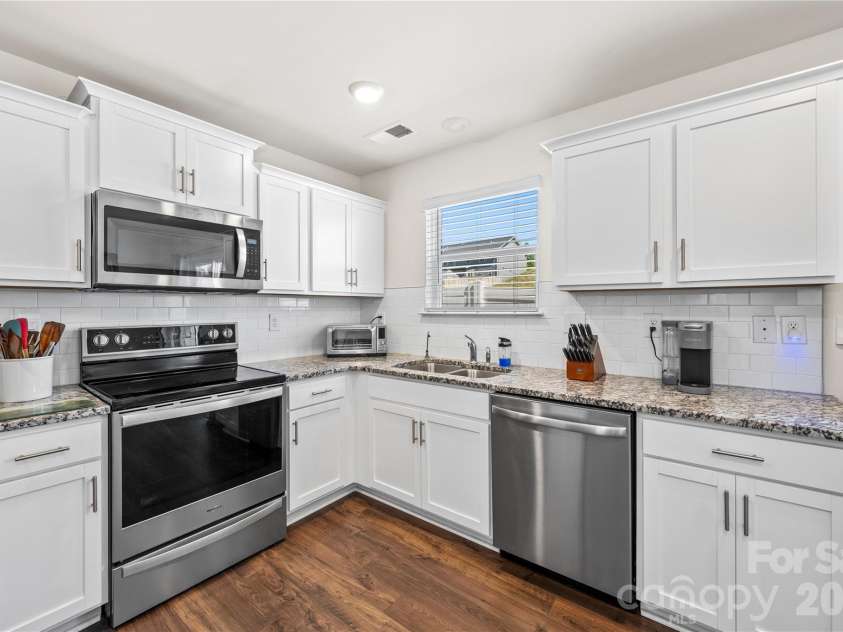 2 Chambers Garden Drive, Arden, NC 28704.  MLS# CAR4381630, YatesRealty ID 22196. 