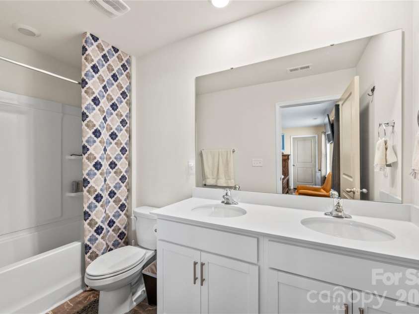 2 Chambers Garden Drive, Arden, NC 28704.  MLS# CAR4381630, YatesRealty ID 22196. 