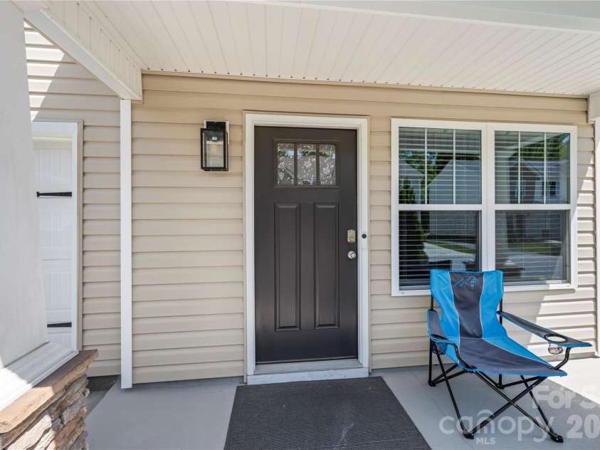 2 Chambers Garden Drive, Arden, NC 28704.  MLS# CAR4381630, YatesRealty ID 22196. 