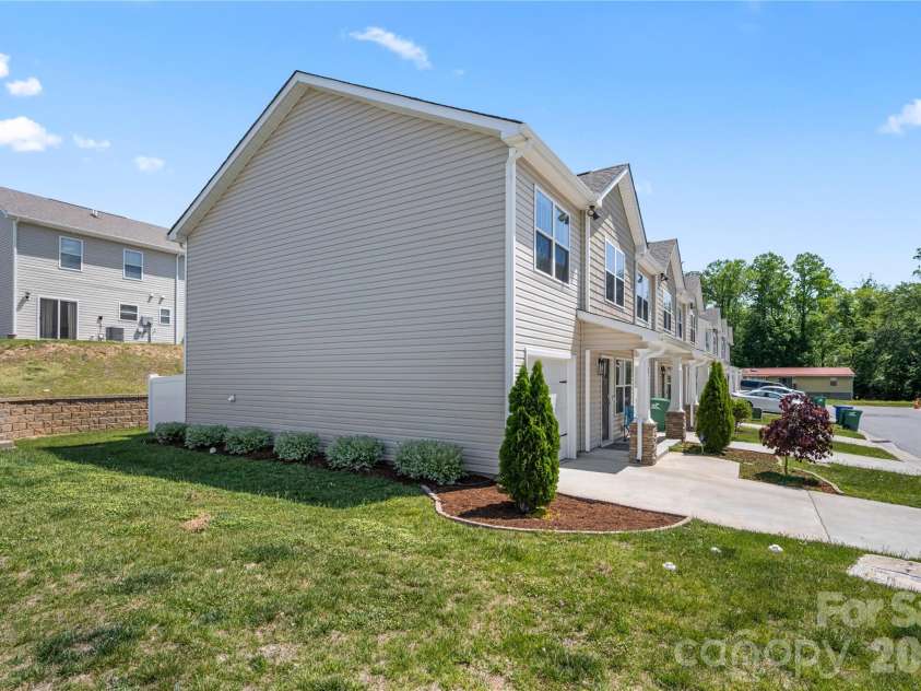 2 Chambers Garden Drive, Arden, NC 28704.  MLS# CAR4381630, YatesRealty ID 22196. 