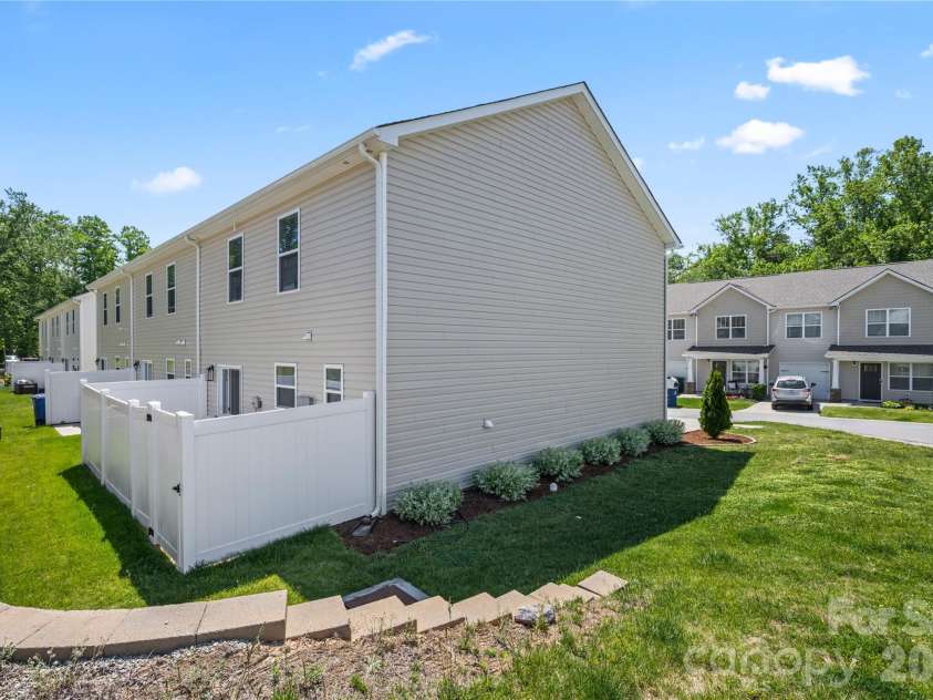 2 Chambers Garden Drive, Arden, NC 28704.  MLS# CAR4381630, YatesRealty ID 22196. 