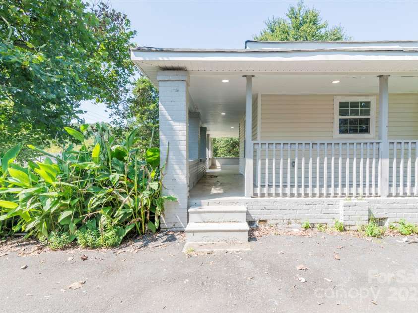 1818 Stowe Avenue, Gastonia, NC 28054.  MLS# CAR4274960, YatesRealty ID 22197. 