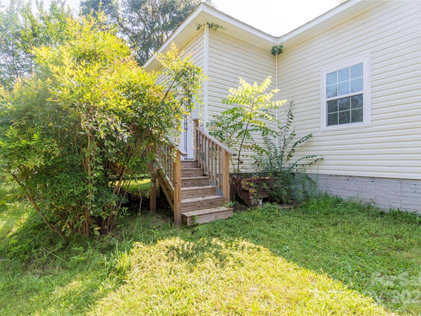 1818 Stowe Avenue, Gastonia, NC 28054.  MLS# CAR4274960, YatesRealty ID 22197. 