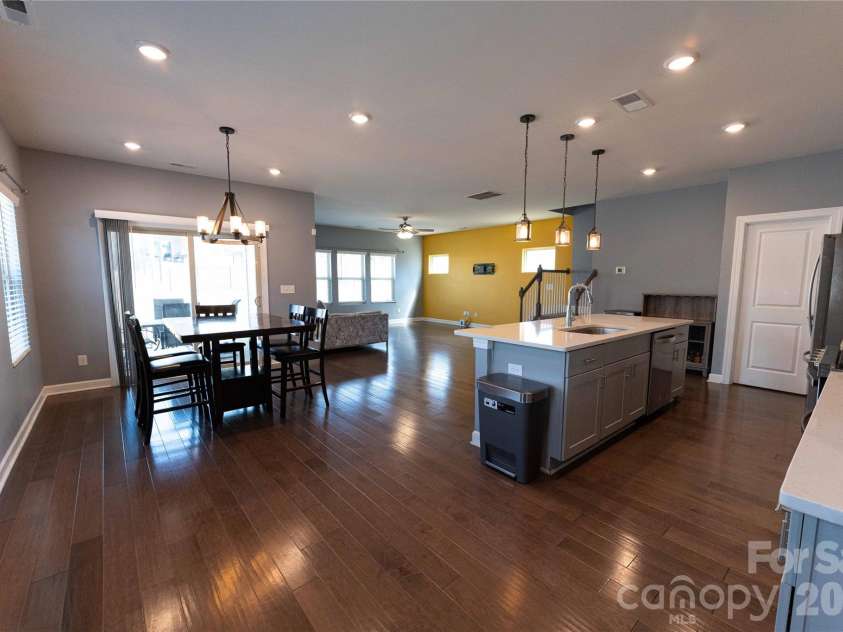 4107 Honey Locust Drive, Charlotte, NC 28215.  MLS# CAR4375845, YatesRealty ID 22197. 