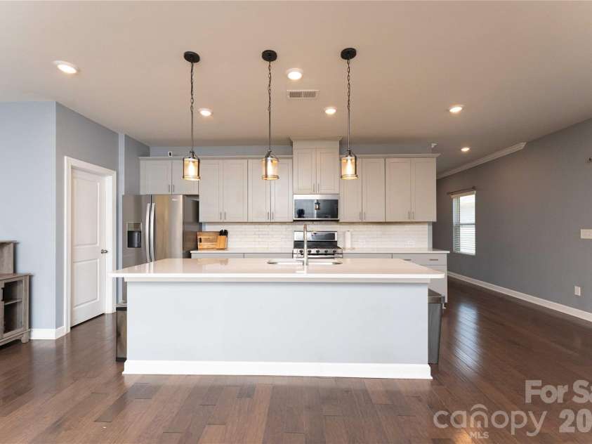 4107 Honey Locust Drive, Charlotte, NC 28215.  MLS# CAR4375845, YatesRealty ID 22197. 
