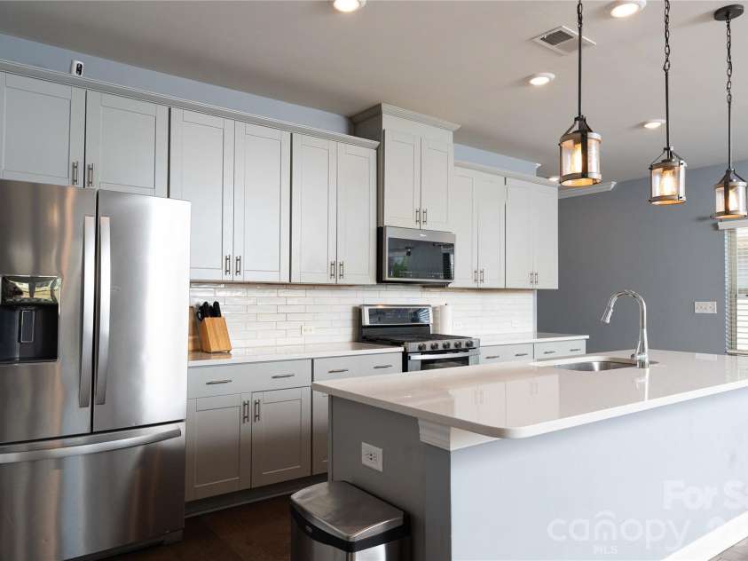 4107 Honey Locust Drive, Charlotte, NC 28215.  MLS# CAR4375845, YatesRealty ID 22197. 