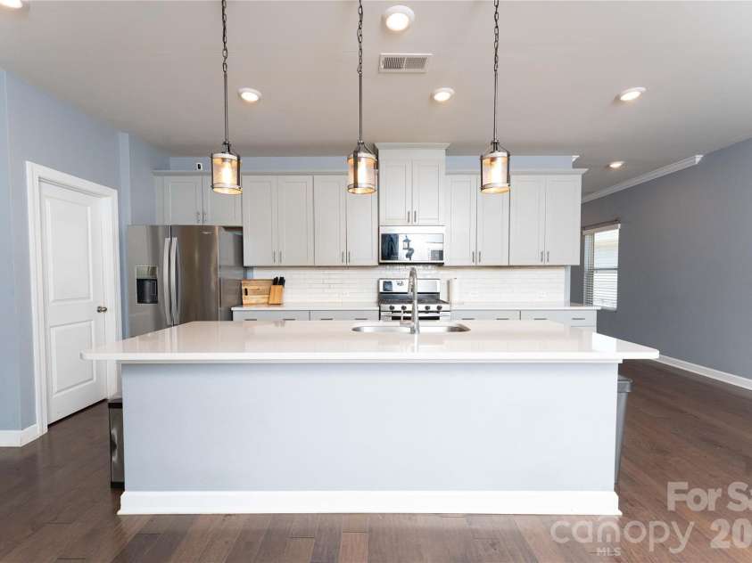 4107 Honey Locust Drive, Charlotte, NC 28215.  MLS# CAR4375845, YatesRealty ID 22197. 