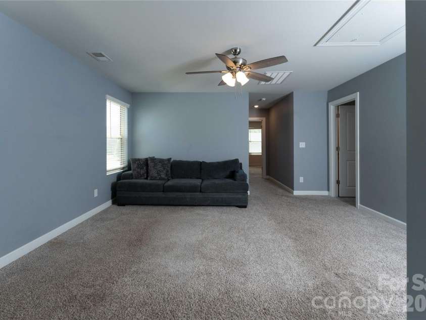 4107 Honey Locust Drive, Charlotte, NC 28215.  MLS# CAR4375845, YatesRealty ID 22197. 